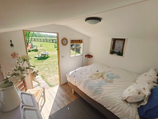 Tuinhuis met uitzicht op de wei