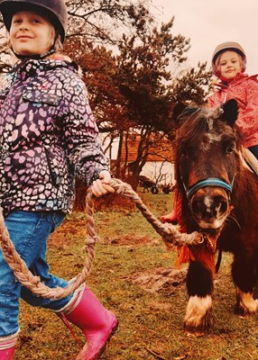 Raphael met nichtjes Klaas leuke foto