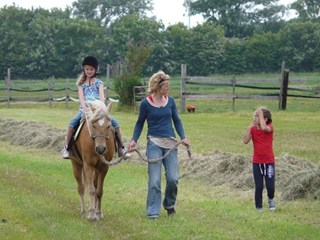 Ponyrijden in Noord Holland onder begeleiding